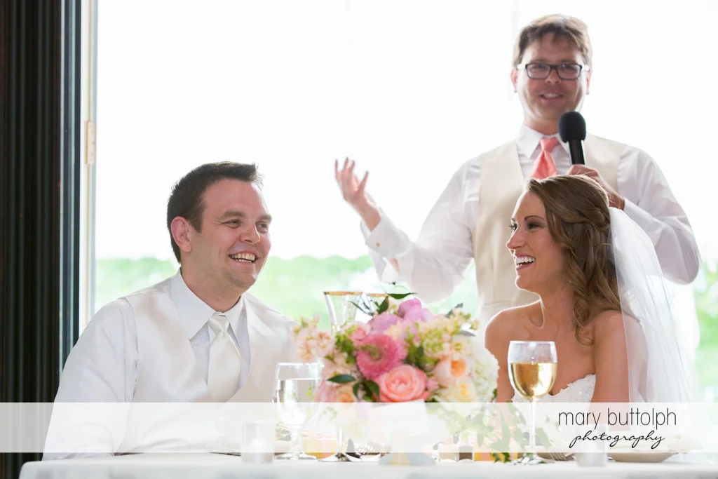Couple in a good mood at the inns of Aurora Wedding