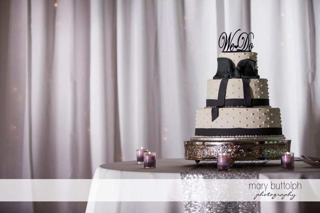 Couple's wedding cake at Emerson Park Pavilion Wedding