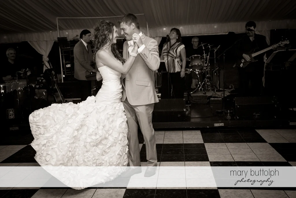 Couple dance at the wedding venue at the Inns of Aurora Wedding