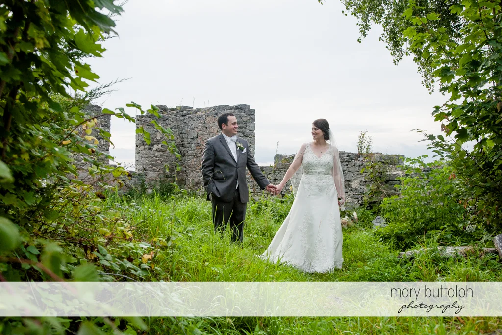 Couple pose in front of the ruins at the Inns of Aurora Wedding