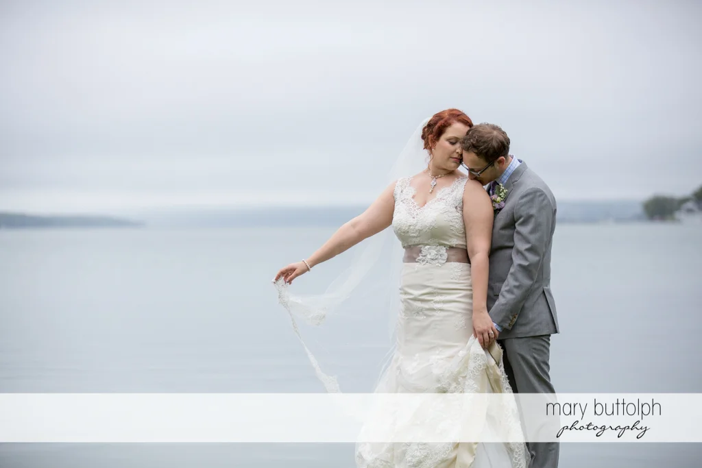 Couple get romantic near the lake at Frog Pond Bed & Breakfast Wedding