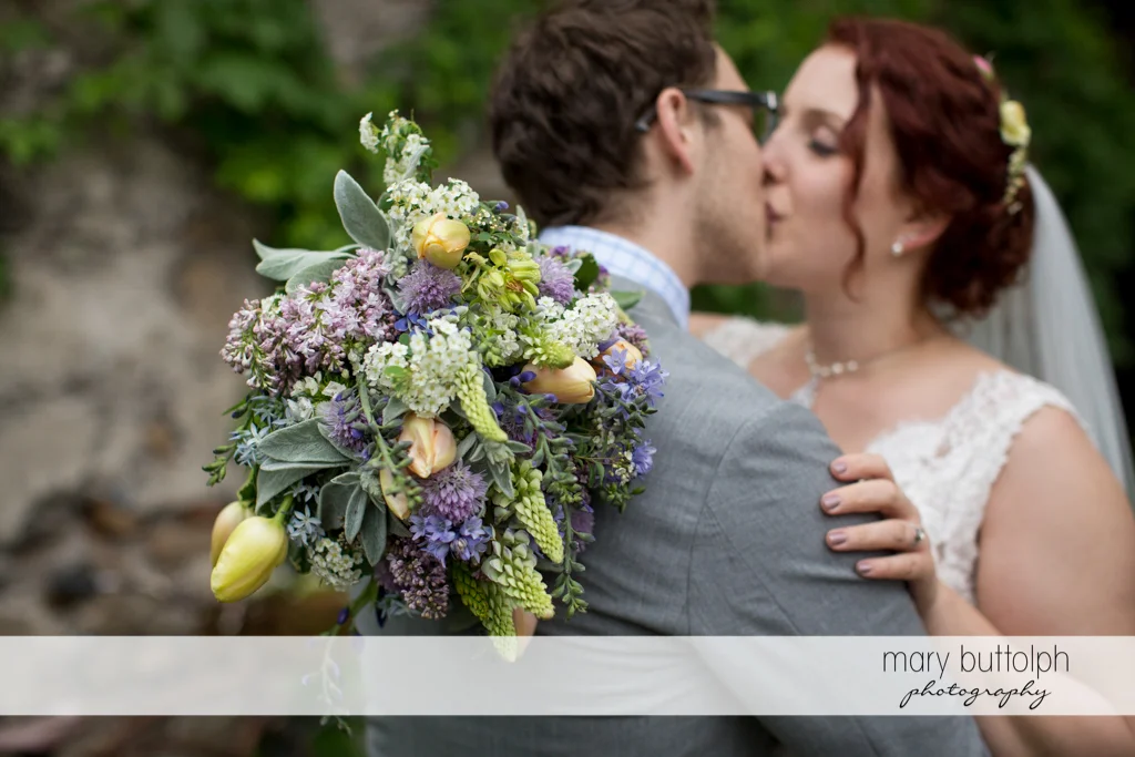 Couple kiss in the garden at Frog Pond Bed & Breakfast Wedding