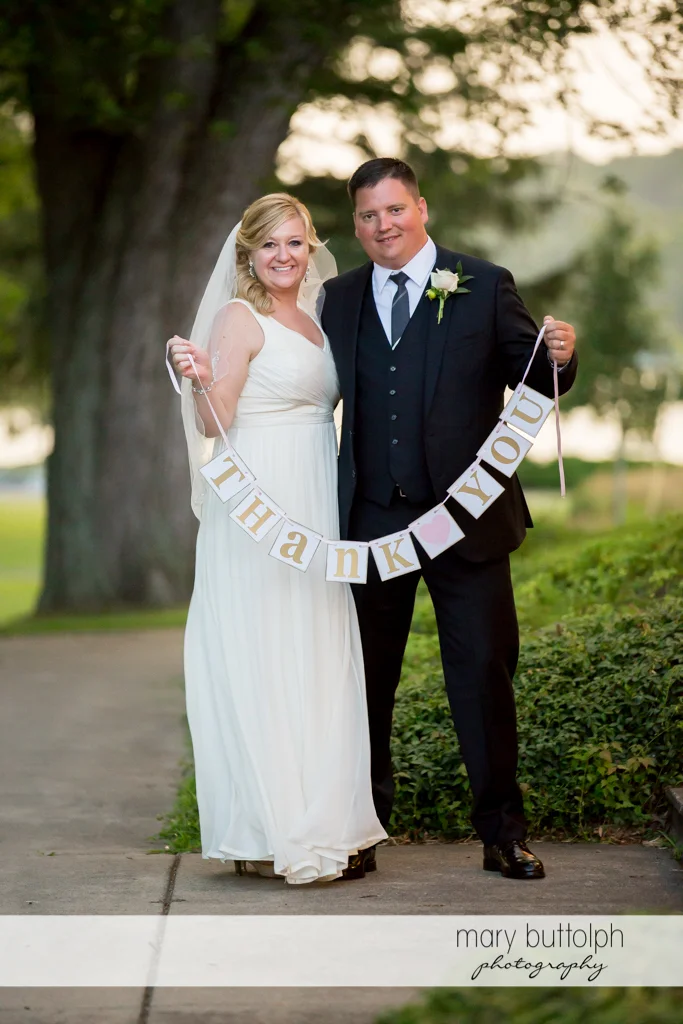Couple say thanks in their own unique way at Emerson Park Pavilion Wedding