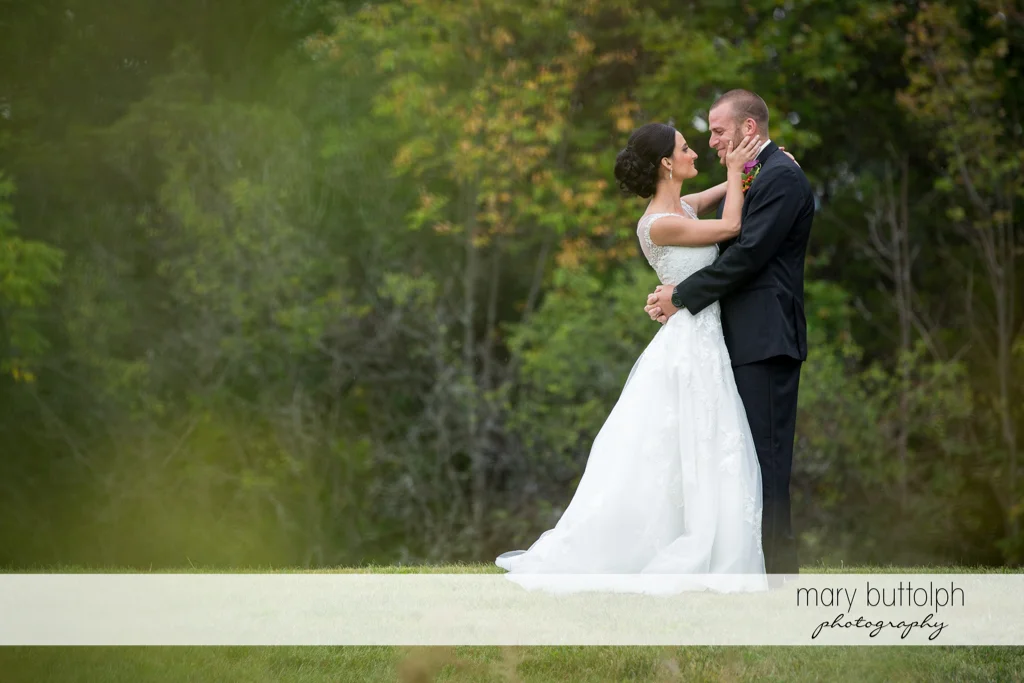 Couple get romantic in the garden at Anyela's Vineyards Wedding
