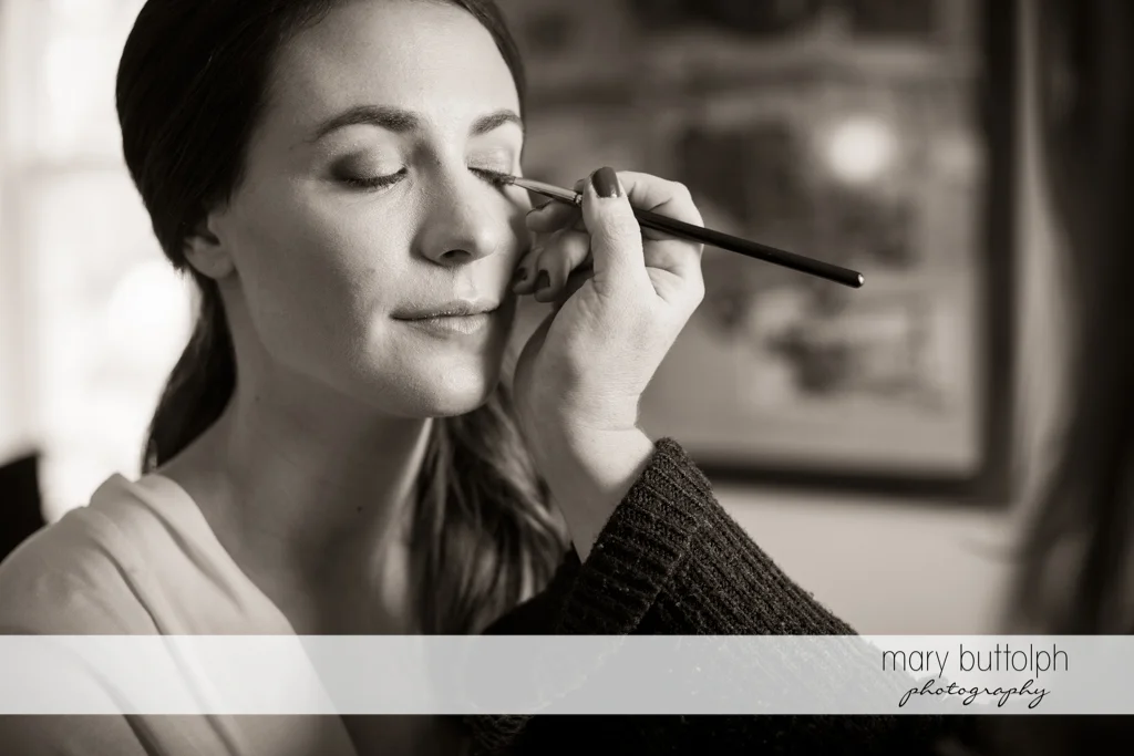Bride gets a makeover at Frog Pond Bed & Breakfast Wedding