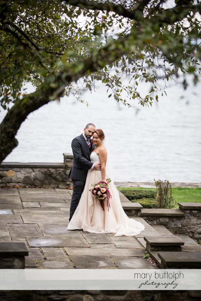 Couple at Sherwood Inn Wedding