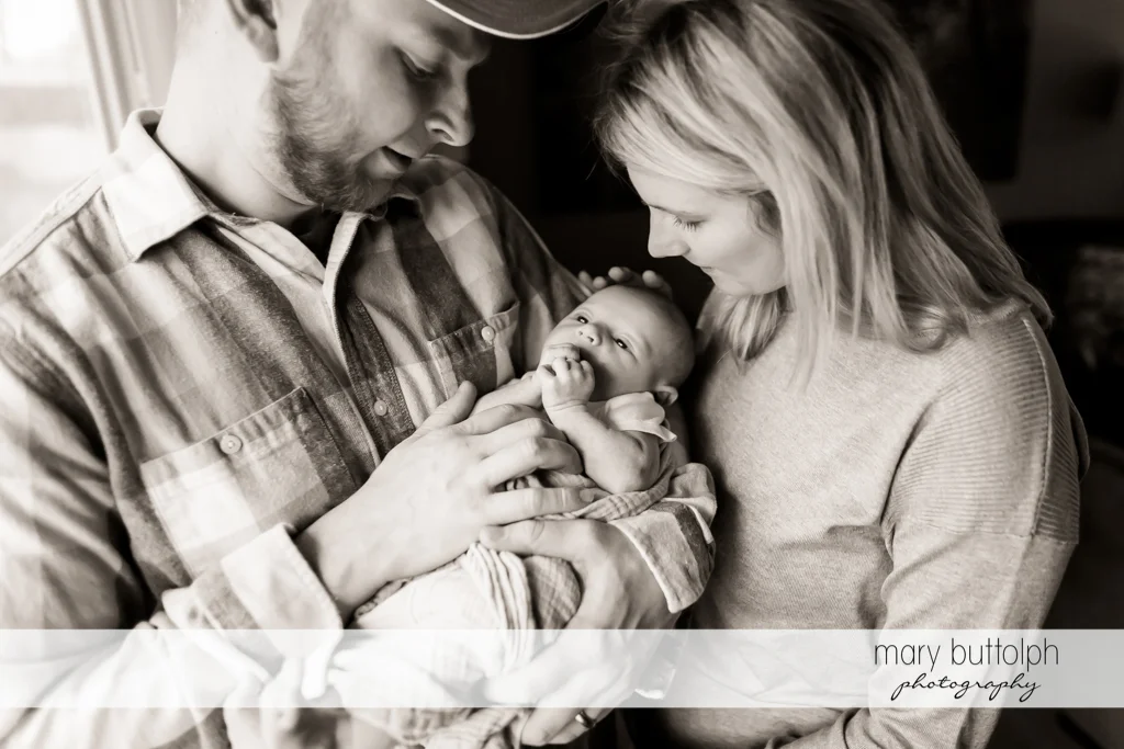 Couple welcome their new baby at Skaneateles Newborn