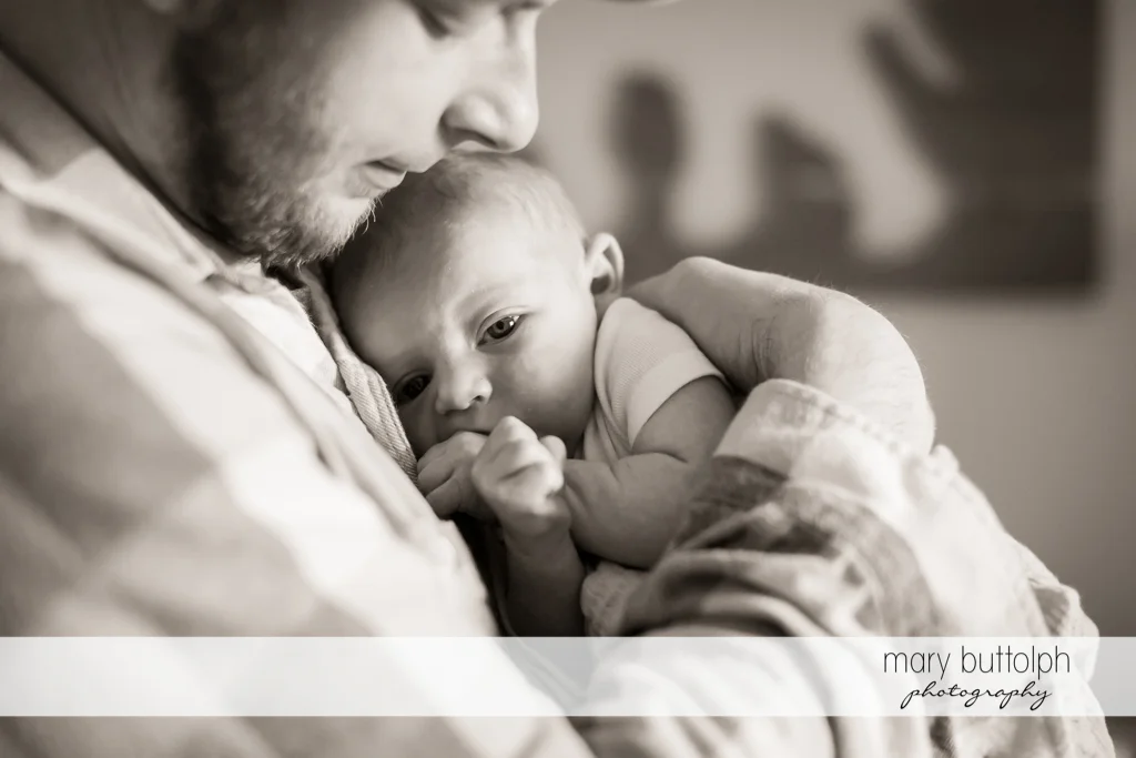 Dad spends time with his new baby at Skaneateles Newborn