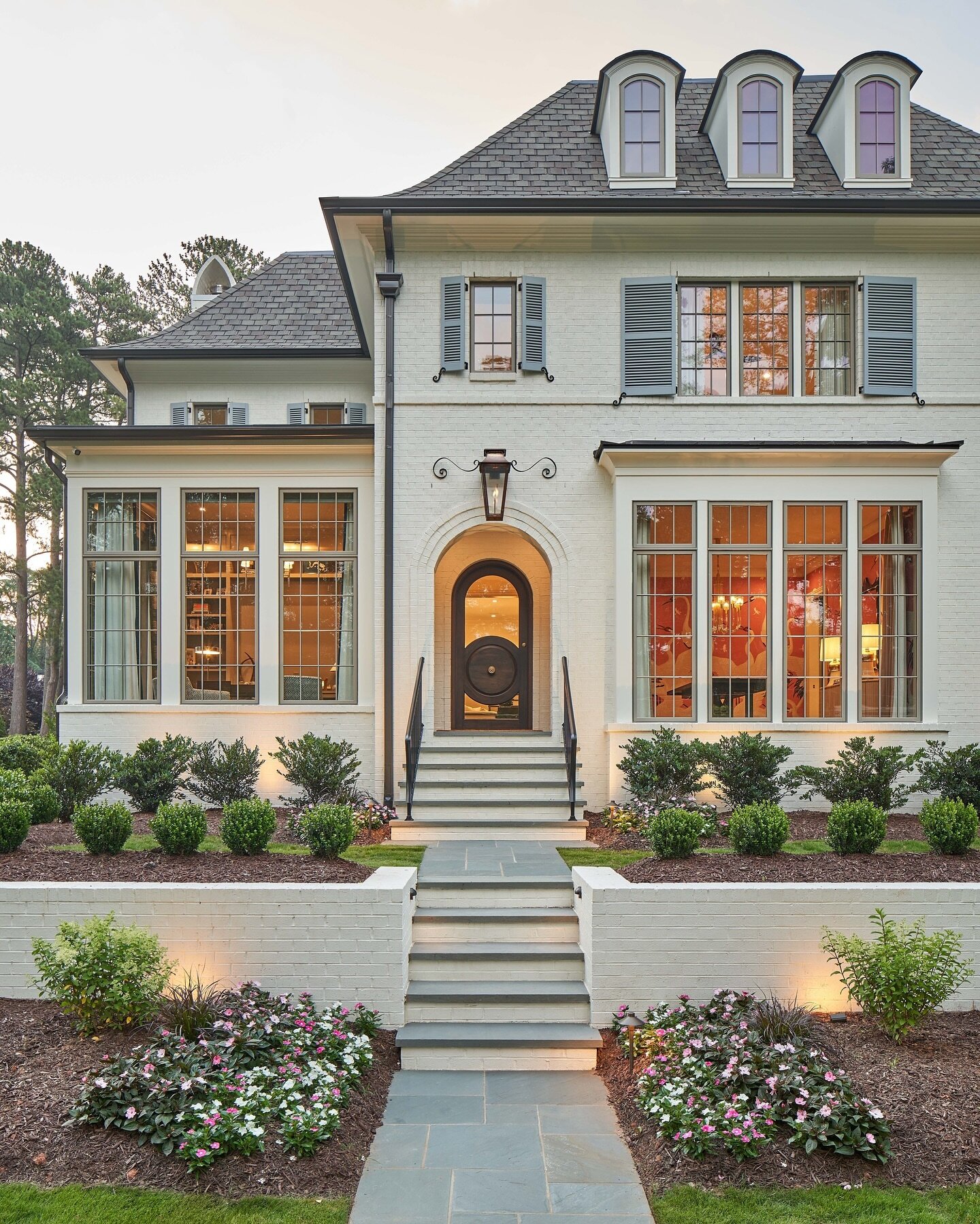 As Britt always says, &ldquo;interiors finish the sentence that architecture begins&rdquo;. Our design vision always includes exterior selections, like these made in collaboration with the one and only @frazierhomedesign. 

@mb_productions_nc @loydbu