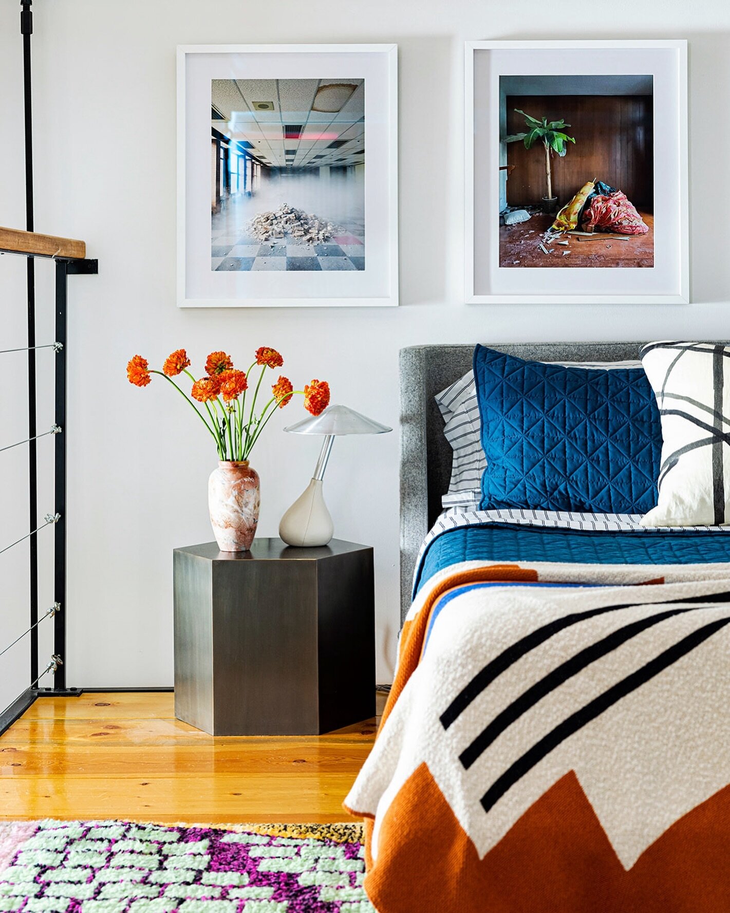 Our advice? Go bold in your guest bedroom! Here, iconic Piccola lamps perch on nightstands under artwork by @andrew_emond in Rob&rsquo;s loft. A statement throw by @happyhabitat and a shag rug Rob picked up in Marrakech make for a memorable stay. 

?
