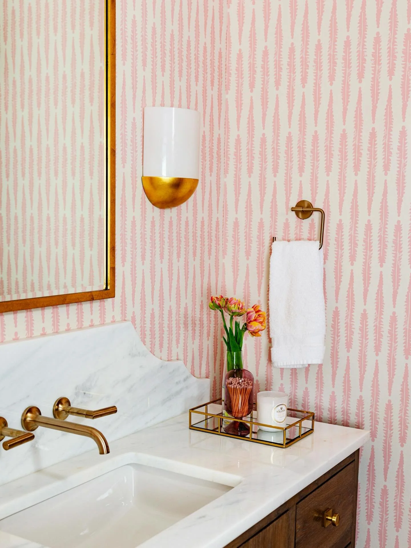 Will you be mine?💘 We adore this perfectly pink powder bath from our Pretty in Pink project!

📸: @annarouth 

#rouxmacneillstudio #valentinesday #pinkbathroom #bathroomdesign #powderroom
