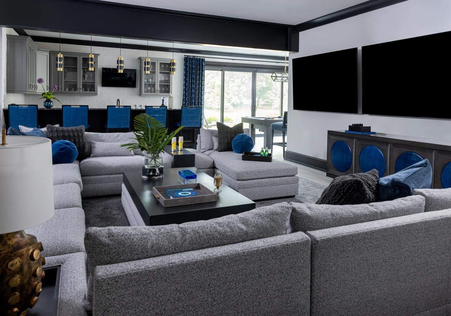 We may not be experts in basketball, but we do know a little something about designing rooms to watch basketball in! 🏀📺 Which one of these Roux Mac living rooms would you pick to watch the games in this month? Submit your pick at the poll below.

P