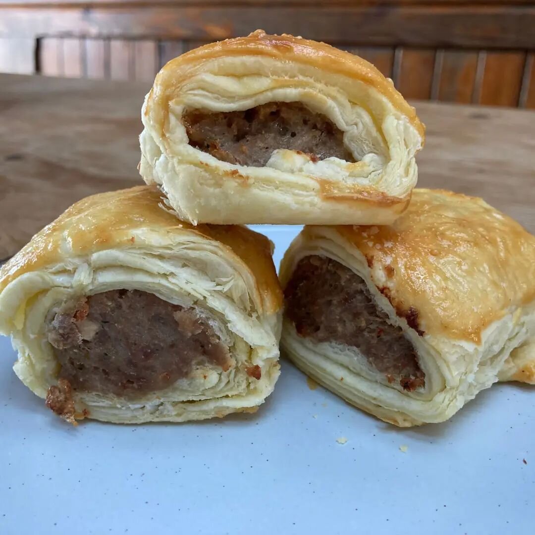 Starting to feel festive here at the farm..taste testing the latest batch of sausage meat. Party sausage rolls #christmasbuffet #newyearseveparty  #slowgrownfood #smallproducers #localfood #porcblasus