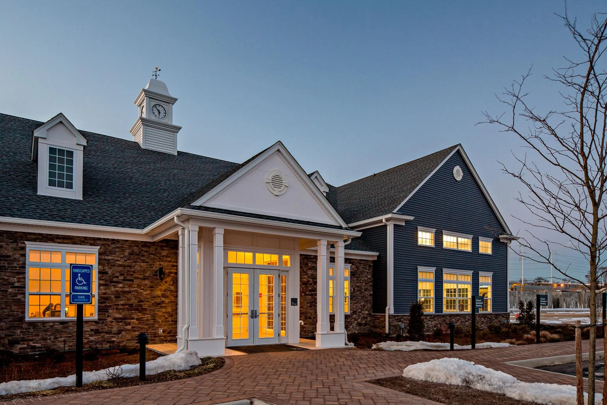 MF LR-09017-Avalon Huntington Station-CREDIT Courtesy of AvalonBay Communities-Small-1.jpg