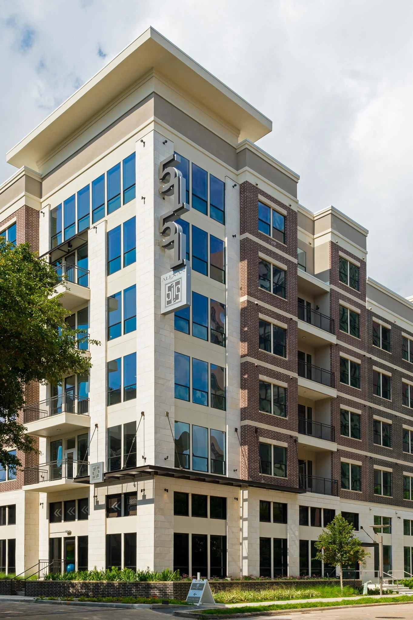 MF MR-14347-Alexan 5151-CREDIT Courtesy of Trammel Crow Residential-Small-02.jpg