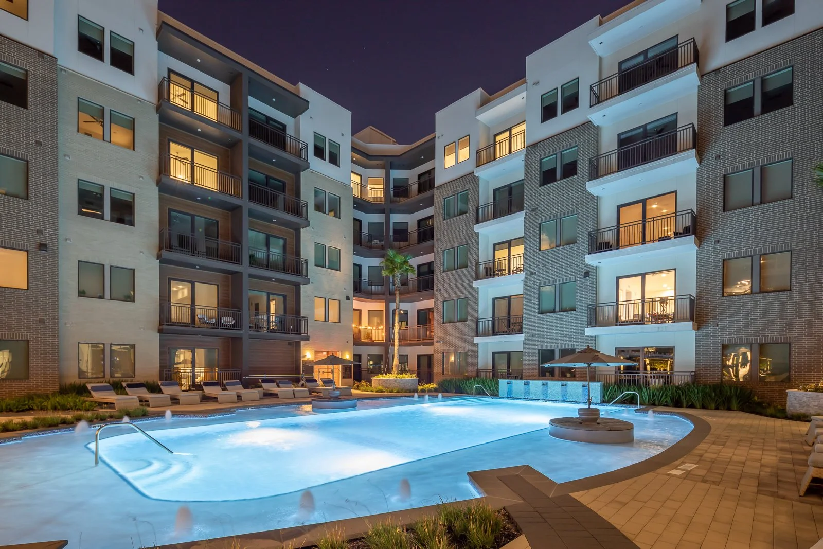 MF HR-18028-Chelsea Museum District-Pool-CREDIT Sean Fleming-SMall.jpg