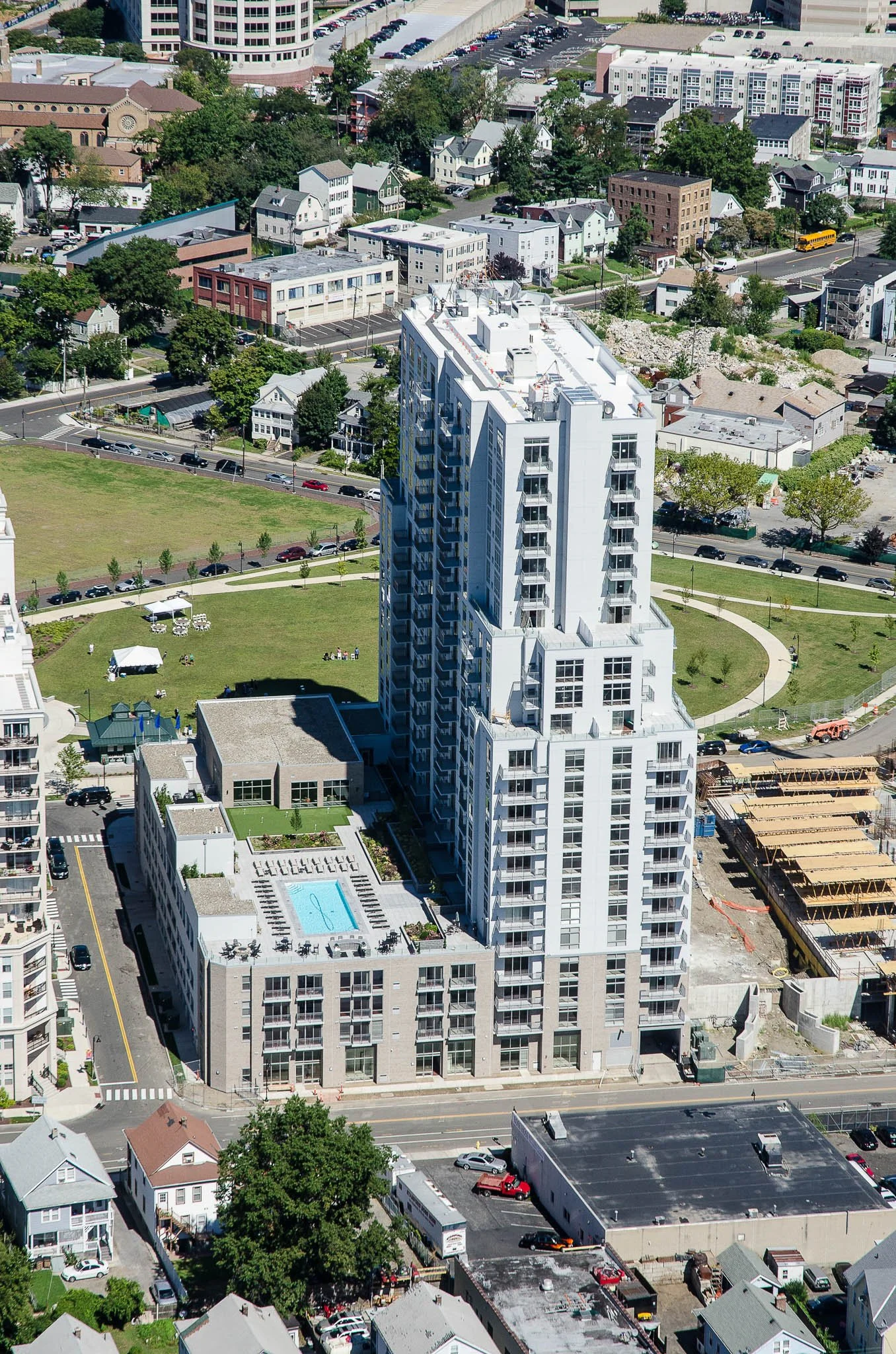 MF HR-11105-Infinity at Harbor Point-CREDIT Building and Land Technology-3-Small.jpg