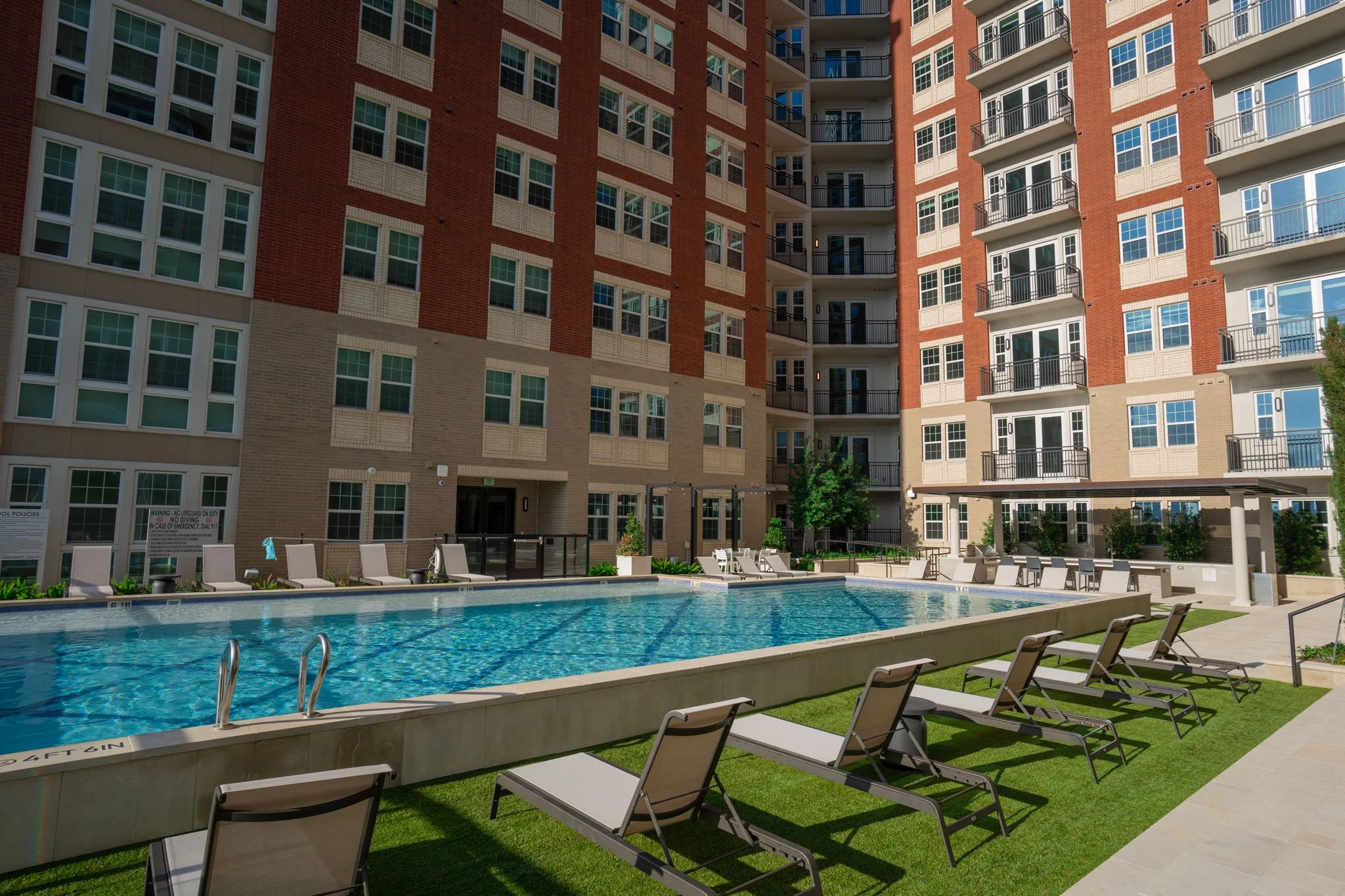 MF HR-19035-Modera Waugh-Pool (3)-Small.jpg