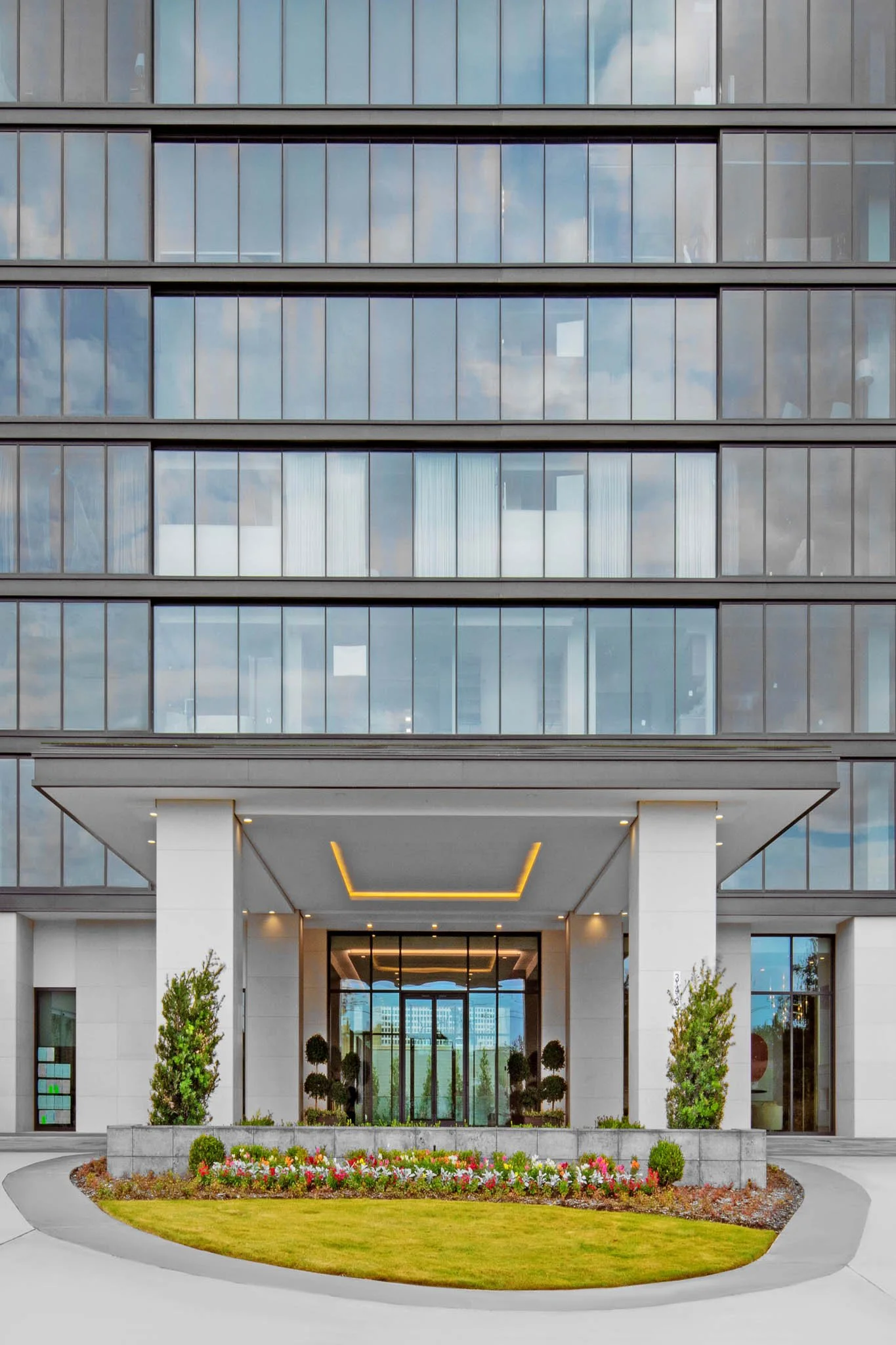 MF HR-14332-The River Oaks-CREDIT Eric Laignel-07-Small.jpg