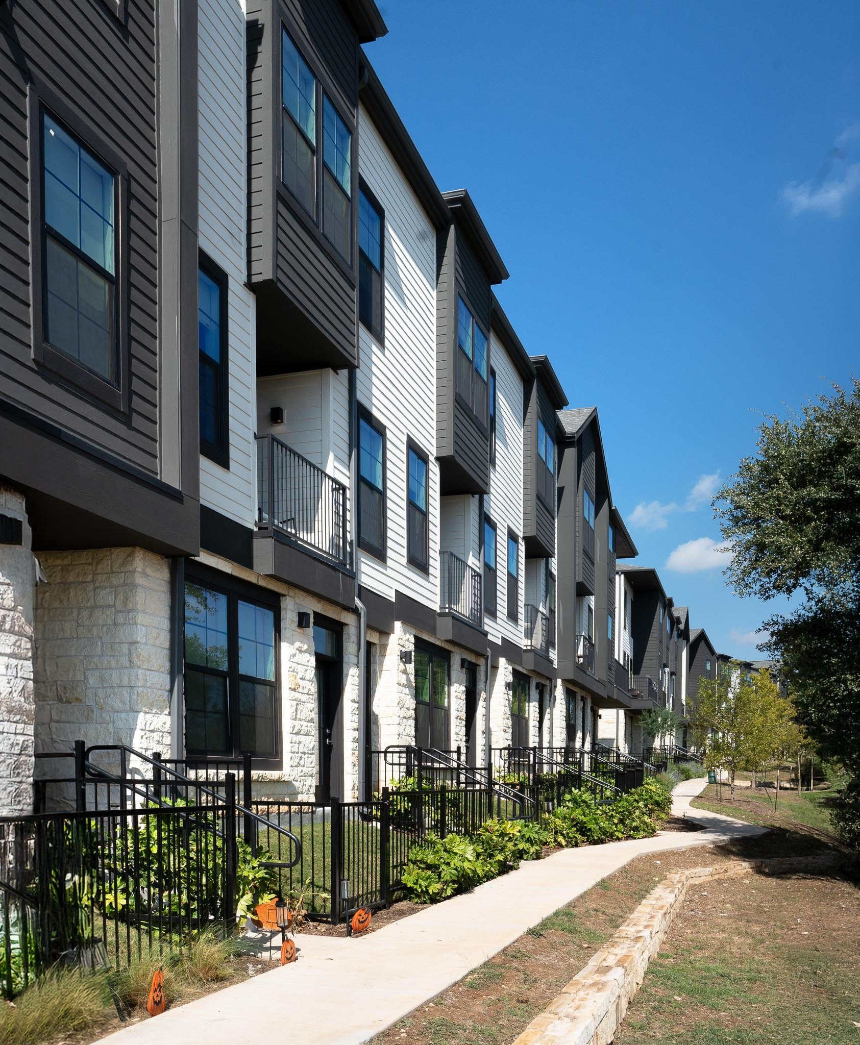 MF LR-20043-Carrington at Oak Hill-Austin Vega 2-Small-07.jpg