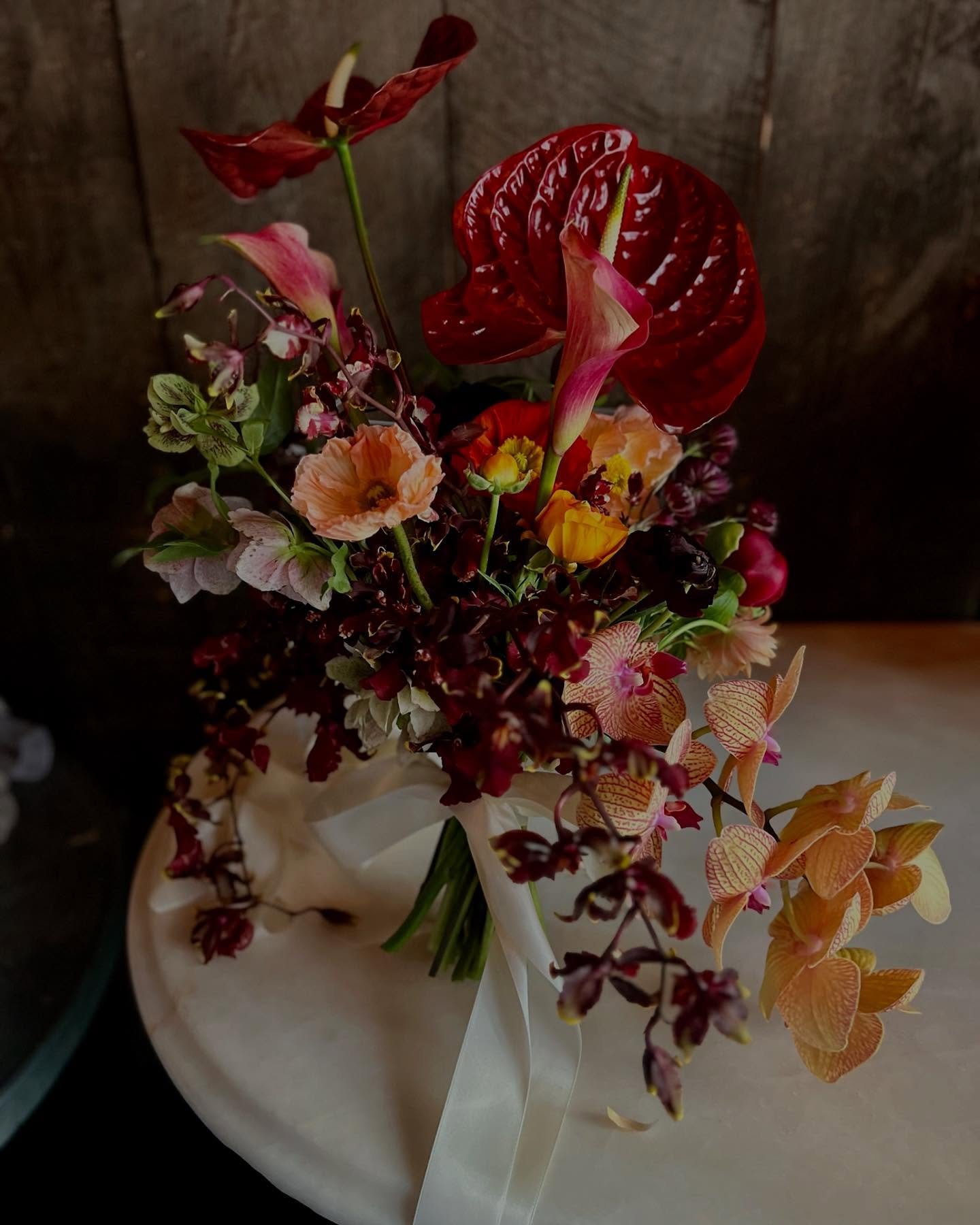 a gorgeous radegast hall wedding bridal bouquet 
.
.
.
.
#seasonalflowerailliance #alliseeispretty #bloooooms #flowerstyling #floral_secrets #nycflorist #seasonalflowers #flowerseverywhere #localflowers #flowersofinstagram #flowerpower #flowerdecor #