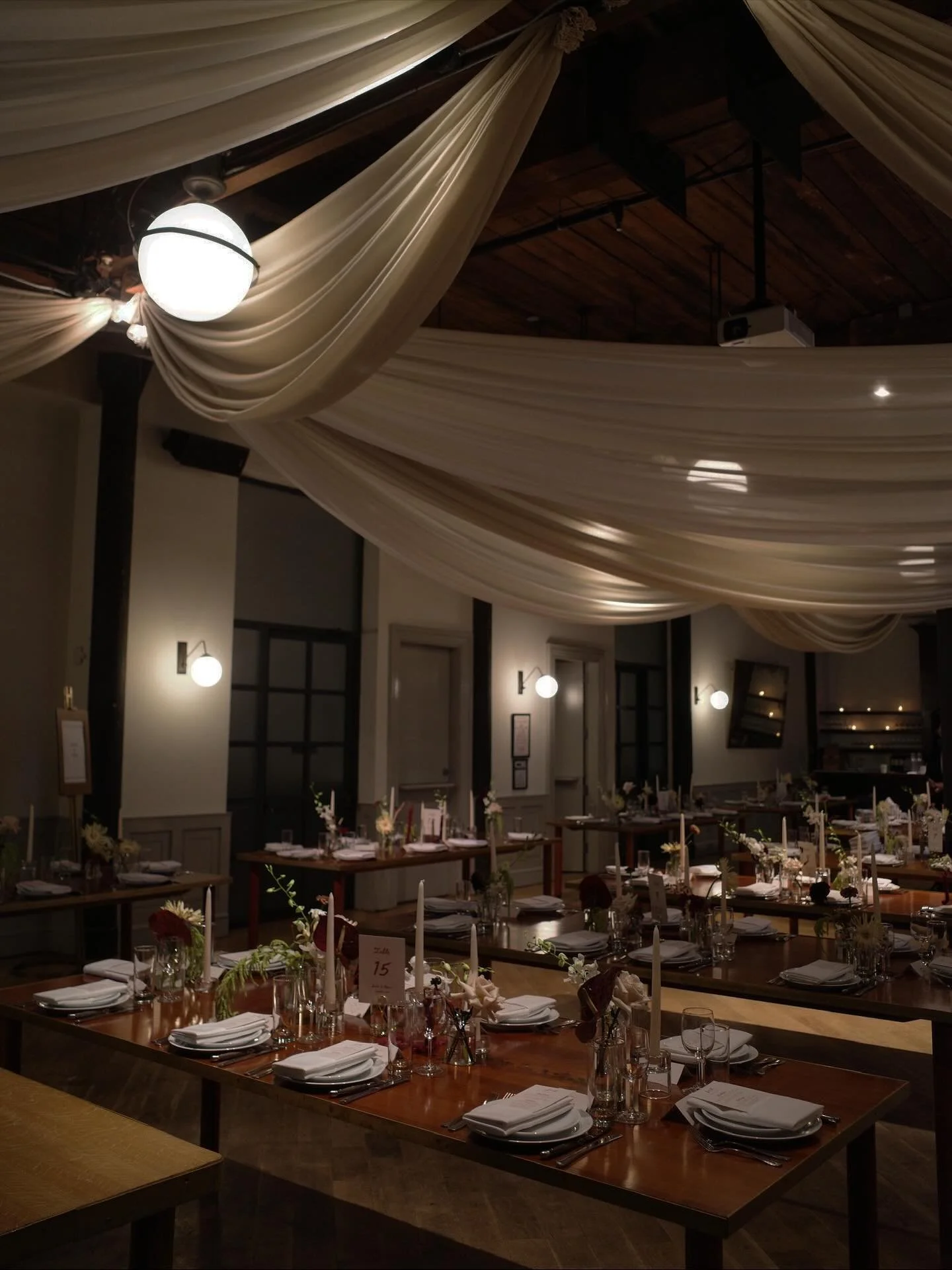 fall romance at the @wythehotel 
soft draping, warm tones, and a touch of whimsy for a cozy autumn evening