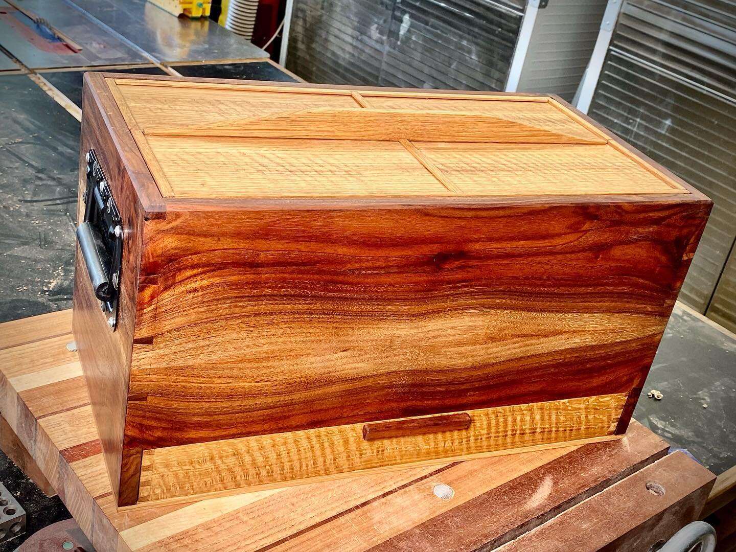 Sneak peek into the latest project - a portable toolbox coming in at about 20&rdquo; x 10.5&rdquo; x 10.5&rdquo;. Wrapped bookmarked walnut sides with quartersawb white oak bottom drawer and top - the top lifts out to reveal a 2&rdquo; tall tray with
