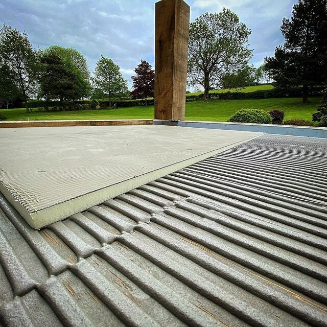 @pcs_board Delta WEDGE board going down. On this balcony we needed to create a slope for the rain water to drain. We glued and screw delta Wedge board down, which is a tapered waterproof construction board. It tapers from 20mm thick down to 8mm to yo