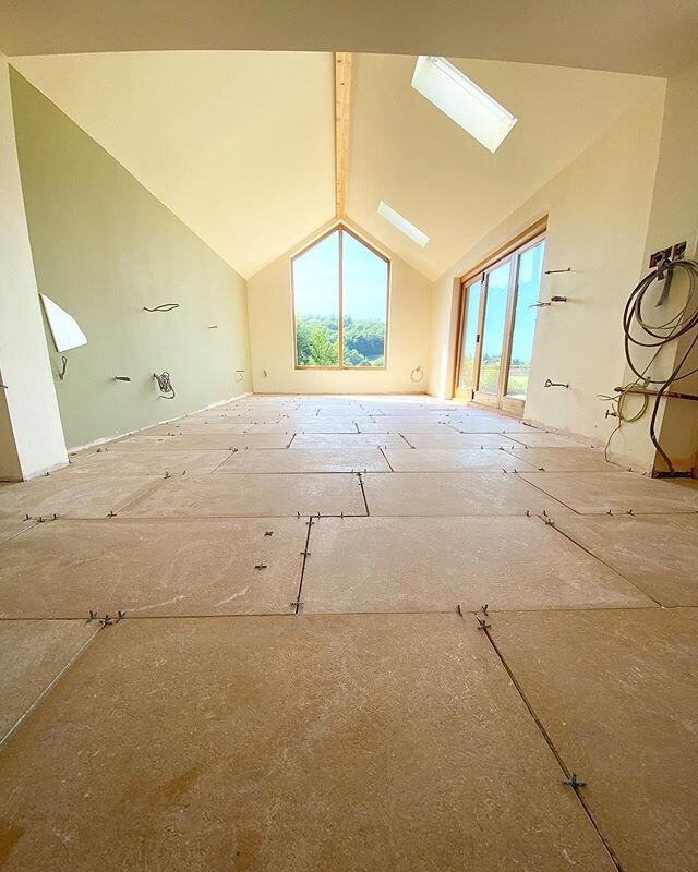 Put in the hard graft today. We&rsquo;ve broke the back on this floor in more ways than one. Over the half way point of the floor but feeling it this evening. 👴🏼. Big stone from @mystonefloor. 20mm thick, free length range from 1000x600 down to 700