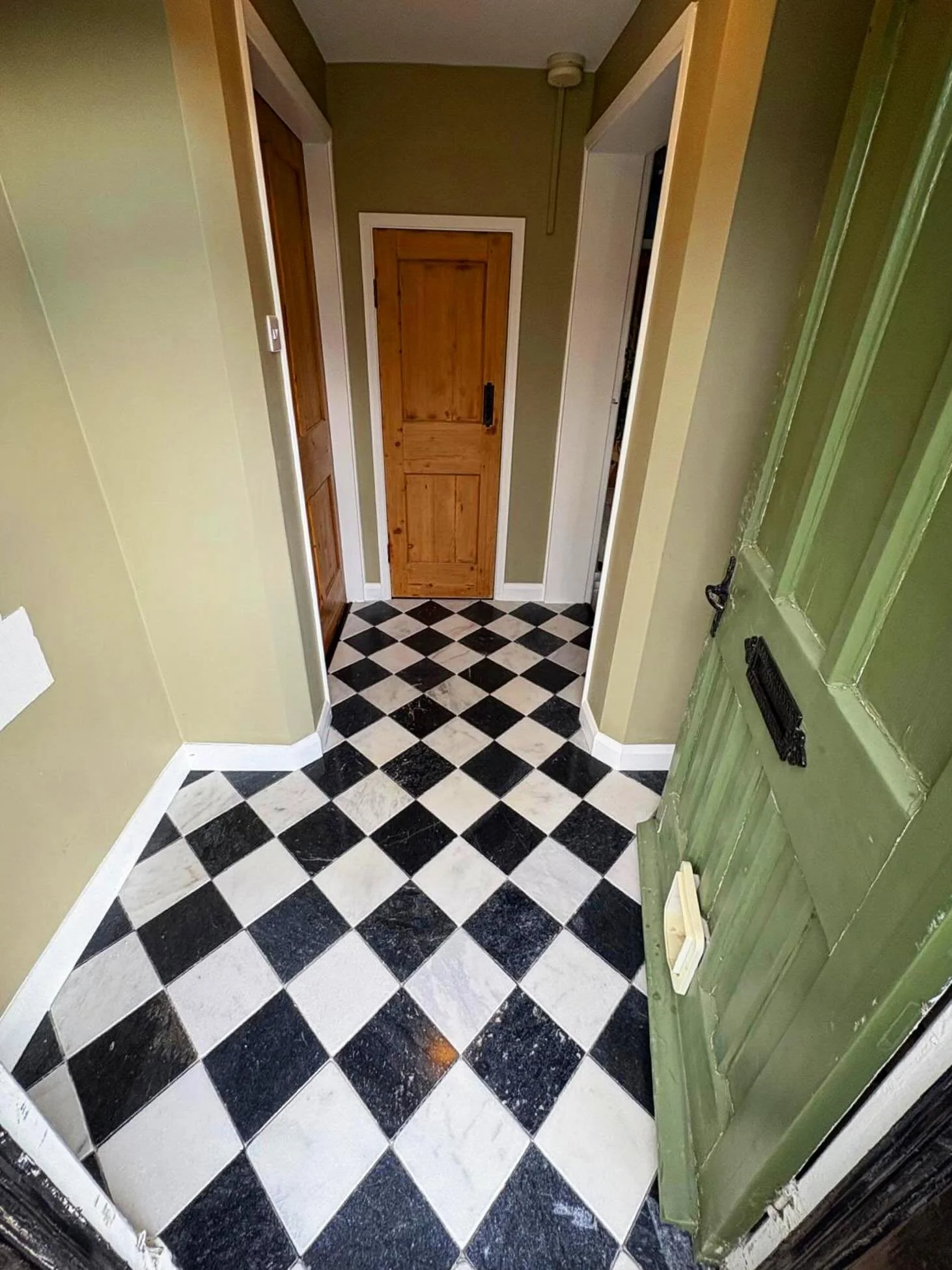 A timeless classic, natural stone, checkaboard ◽️◼️◽️◼️#tiler #tiling #tiles #tilework #nottinghamtilers
