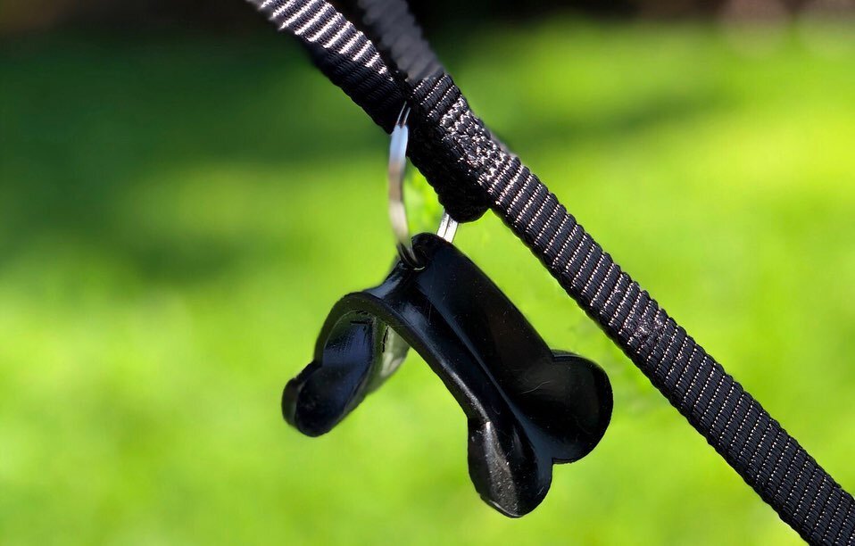 The Bagana - helps open your dog poop bags! Add to your leash or key ring. .
.
.
.
#janacousa #dog #dogwalker #dogwalks #morningwalk #puppy #dogleash #dogpoopbag #dogpoopbags #dogslife🐾 #dogslife #dogadoption #cutedogs #dogsofshelters