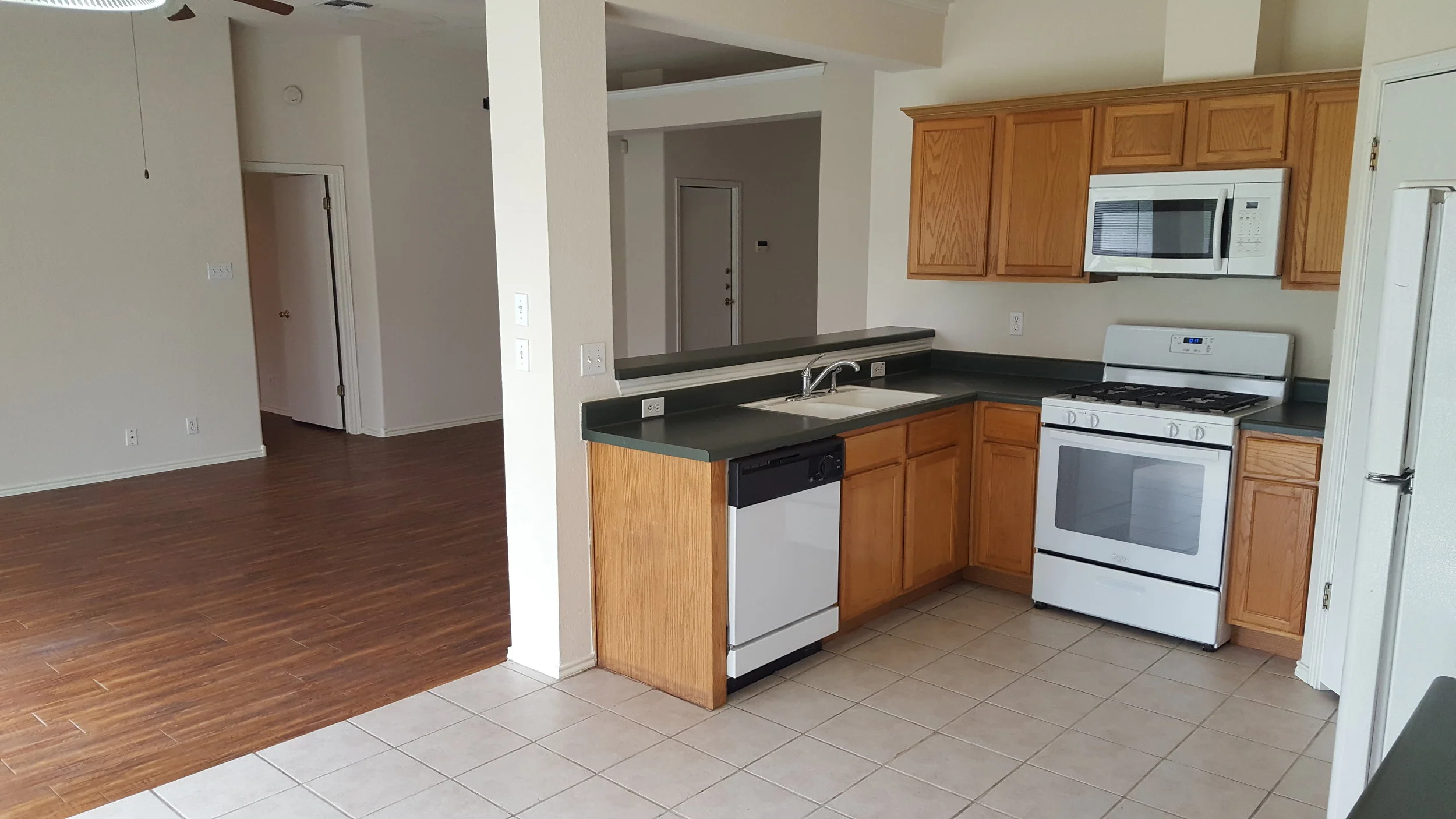 531 Britini Loop Kitchen 2.jpg