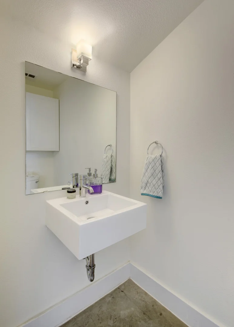 fhd_2205 North Lamar Boulevard 122 018_6217345.jpg