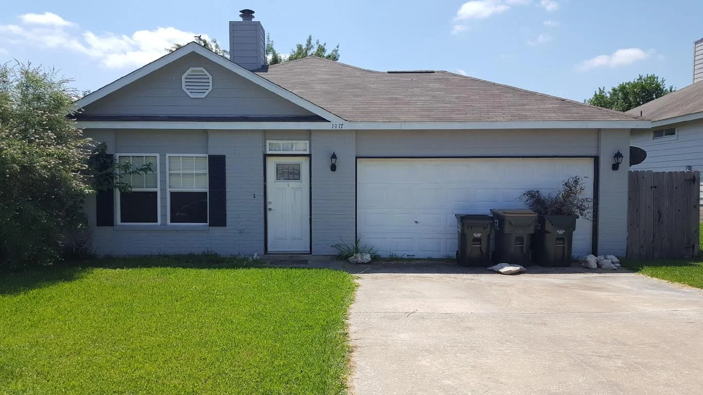 1117 Overlook Way front house.jpg