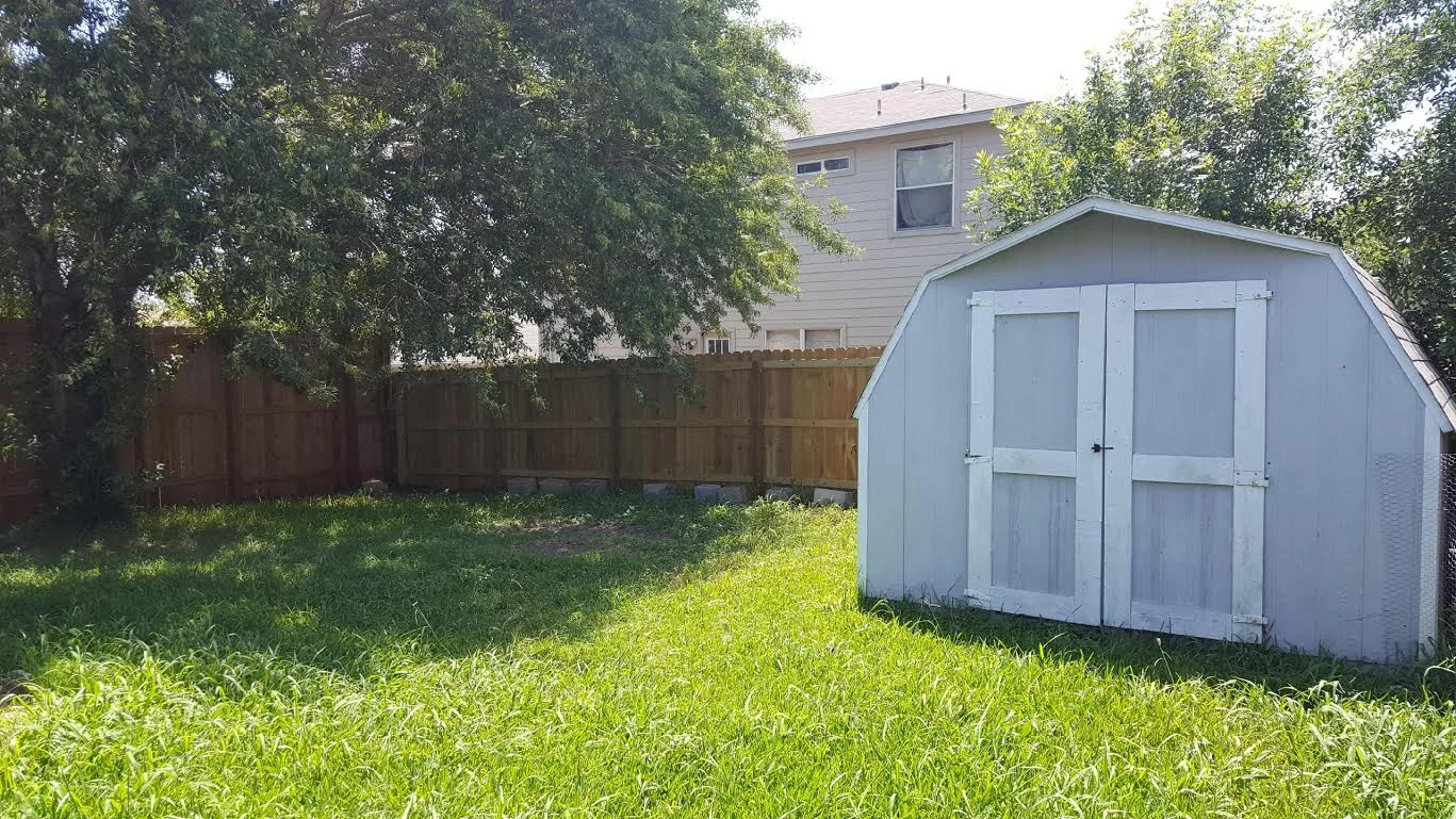 1117 Overlook Way shed 2.jpg