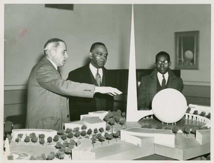 (1939)_New_York_World's_Fair,_2_-_members_of_the_liberian_delegation_at_the_model.jpg