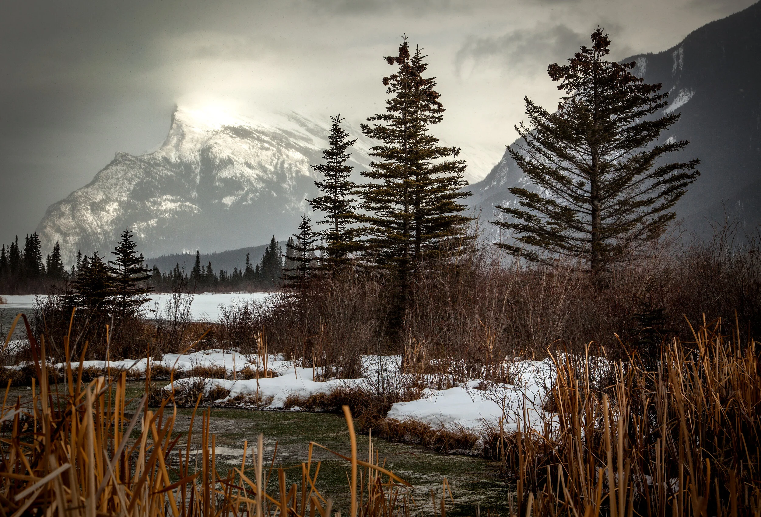 Mount_Rundle_Snow_and_Fog_Banff_Alberta_Canadian_Wilderness_Landscape.jpg