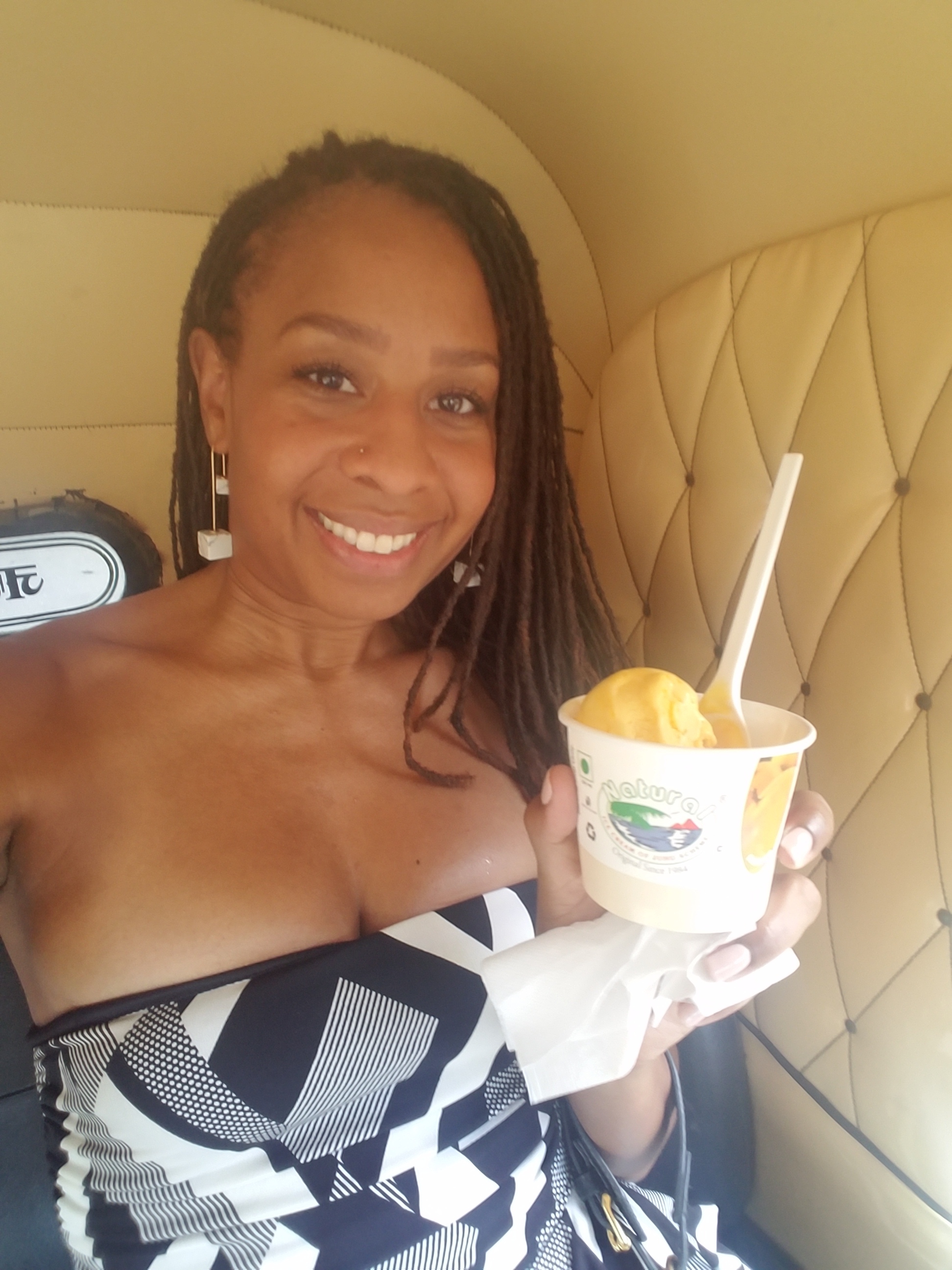 Went with scoops of mango and coconut. MMMMMMMMM