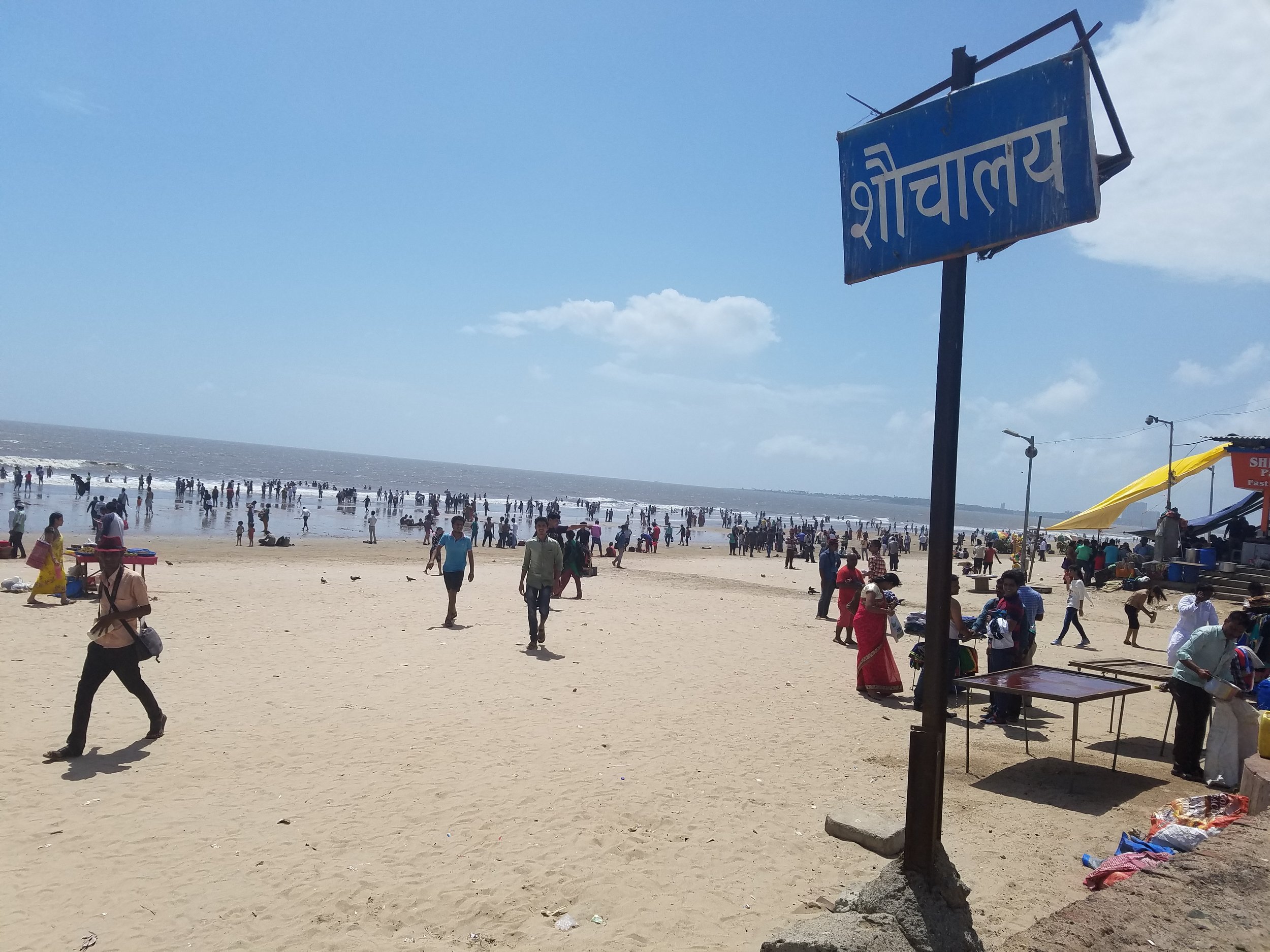 People were almost fully clothed along this brown-water beach. Idk how in this heat. I didn't even wear lotion once in Mumbai, the climate is so humid it is unnecessary. 