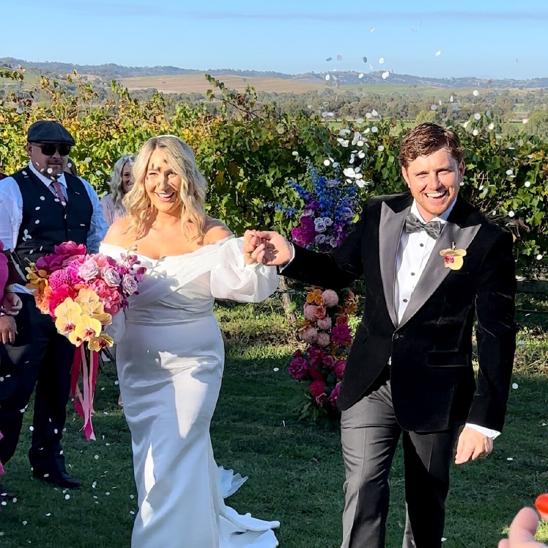 Absolutely loving this photo! We are beyond grateful to have been a part of Jacque &amp; Zac's big day... Congratulations! 💕

#borambolawines #vineyard #winery #cellardoor #redwine #whitewine #sparklingwine #beerandcider #supportlocal #wevegotthegoo