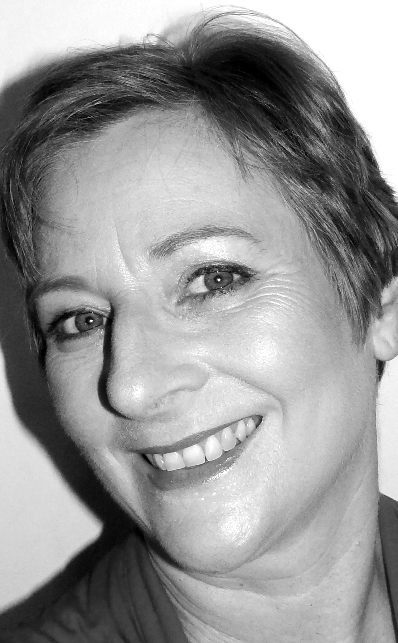Sandi Robb headshot - aDSC09514 crop1 - email 13.4.17.png