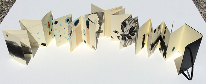 /// La petite fabrique / artist's book - leporello moleskine / single copy / 2010