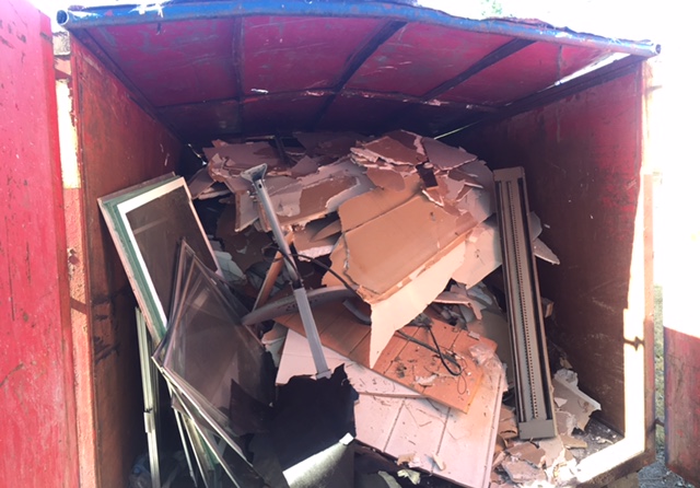 Here's a picture of the 30-yard dumster that we filled up with consturction debris. I had assumed that I wouldn't fill even a 10-yard debris. Boy, did I miscalculate that one. I'm glad that they were out of 10-yard dumpsters and brought me a 30-yard dumpster instead. 