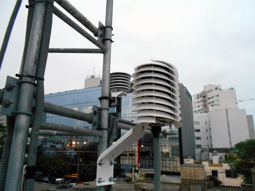 Sensor: MeteoShield, helical radiation shield. Location: Peru met tower