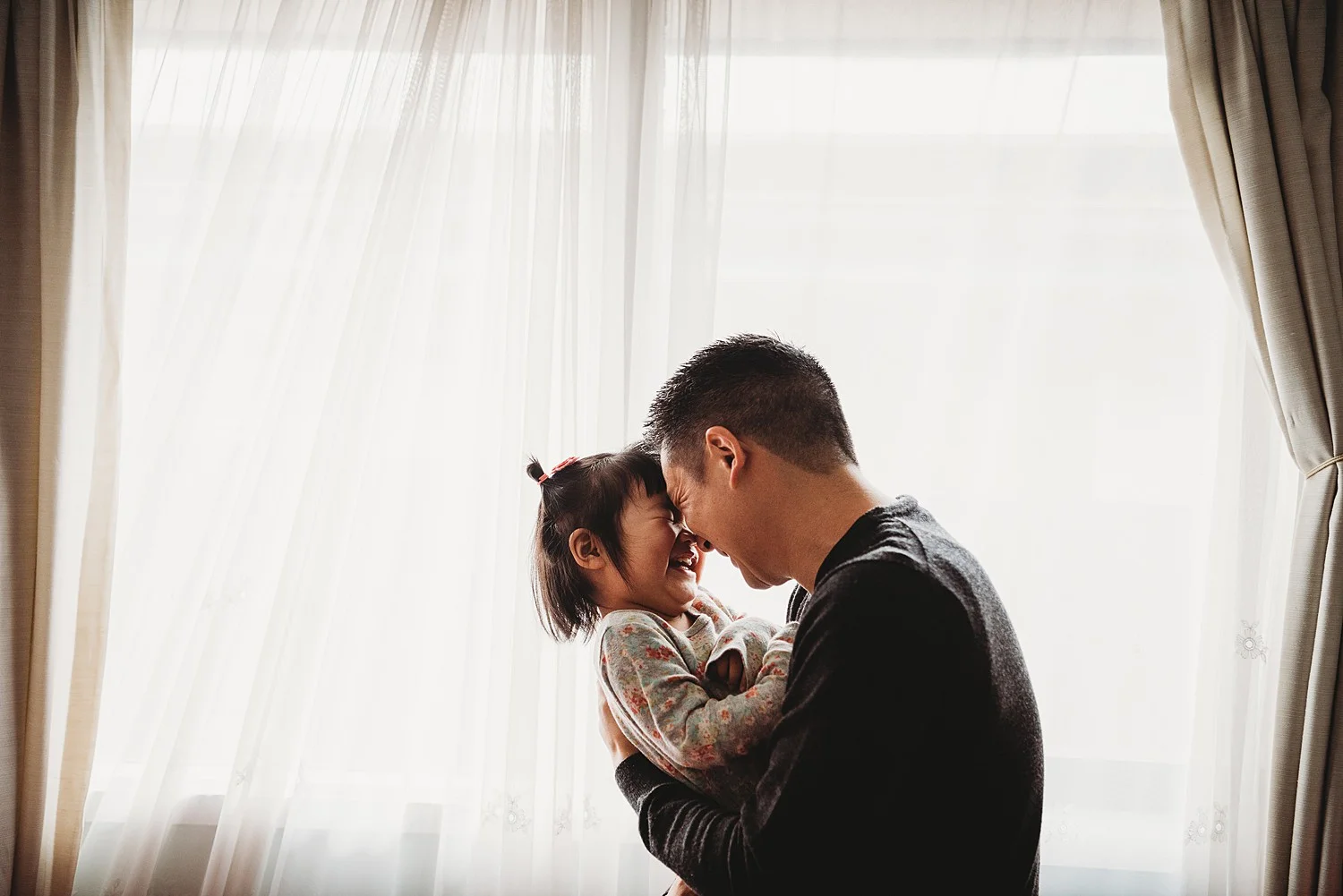 daddy and daughter cuddles