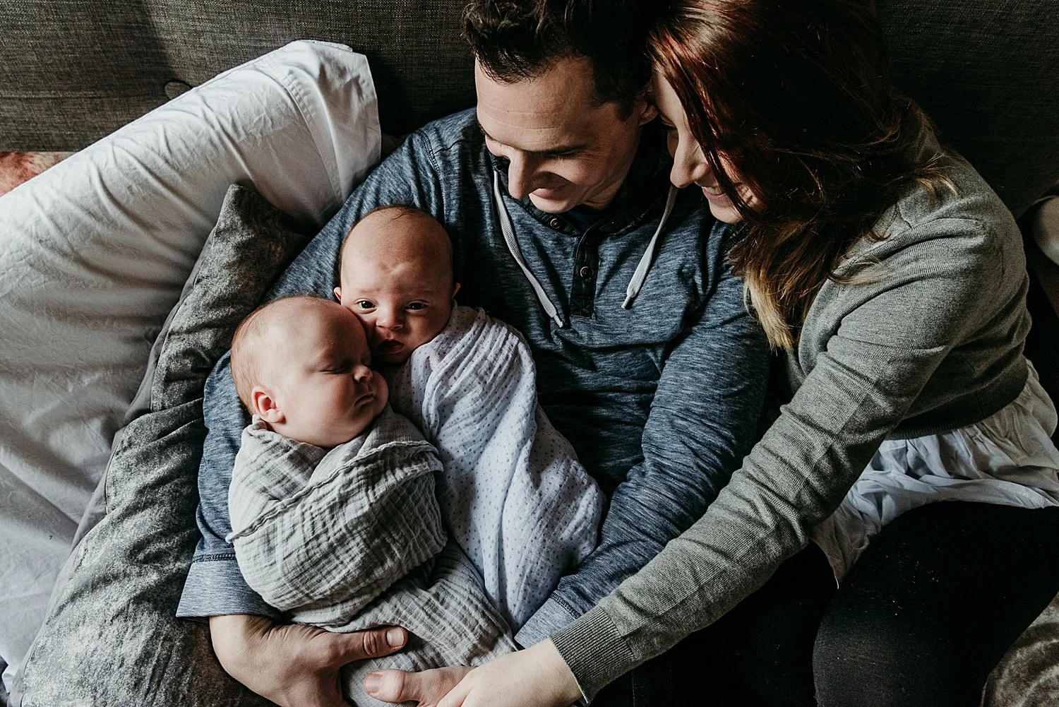 twins and mum and dad cuddle