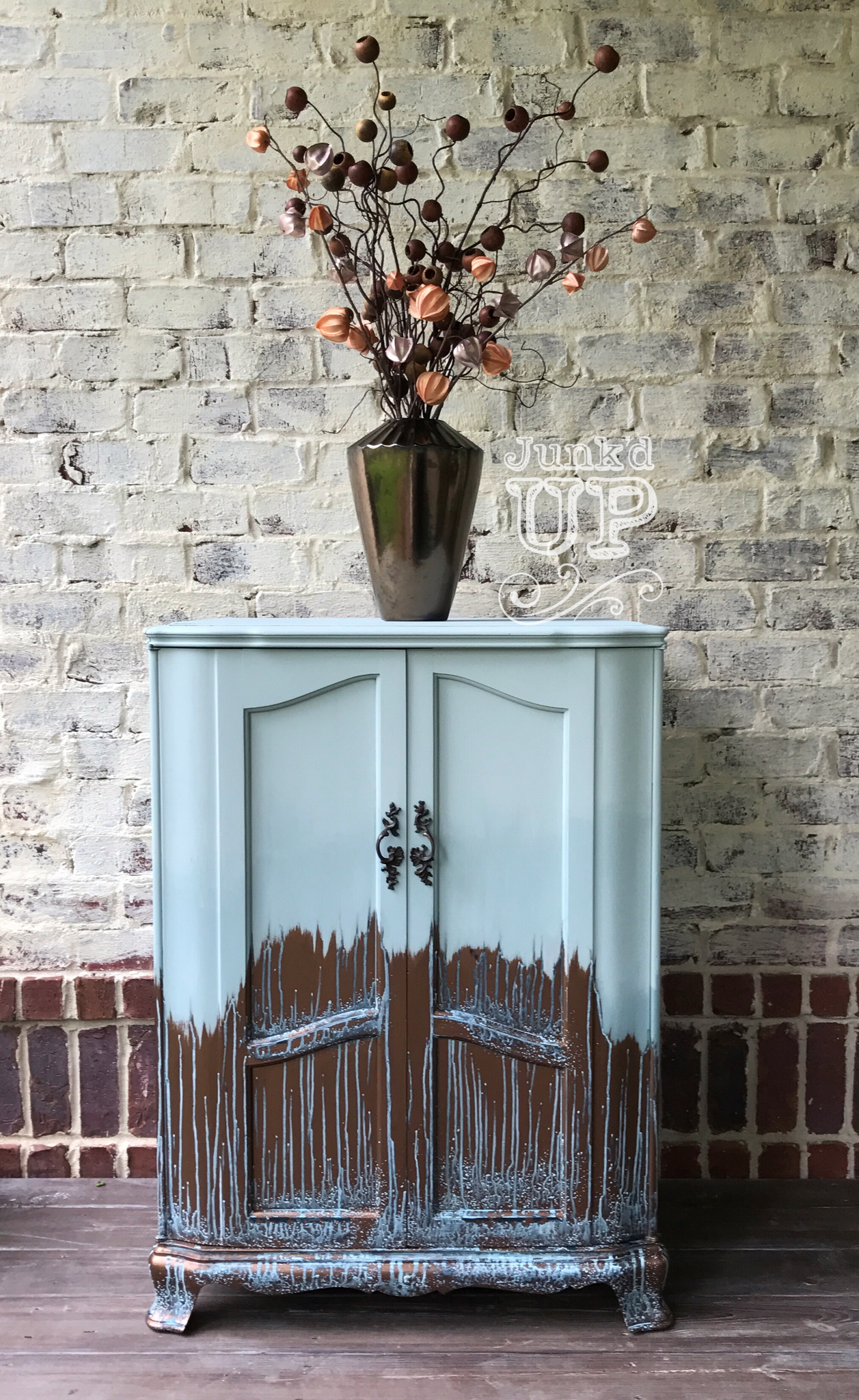 I definitely worked outside the box for this one experimenting with a reactive paint and creating this beautiful statement piece.
