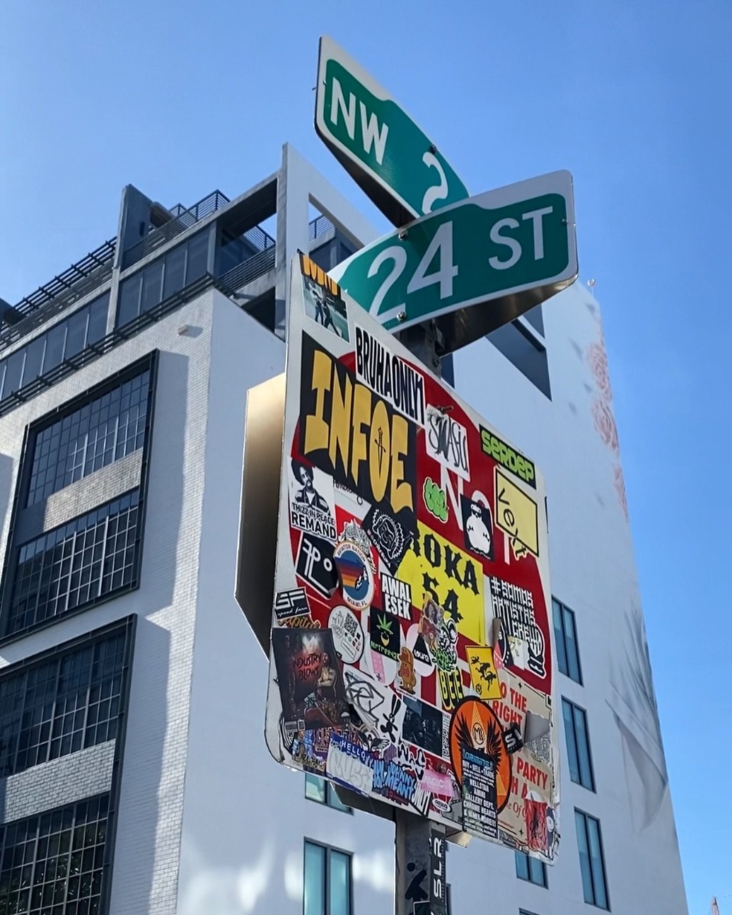 Describe this street corner to someone who doesn&rsquo;t know&hellip;.
.
.
.
🎵: @bakedplissken ft. @moneymogly @noemotionandgodz @quemaflows #thefinalfour #nevergladez #miamihiphop #wynwood #miami