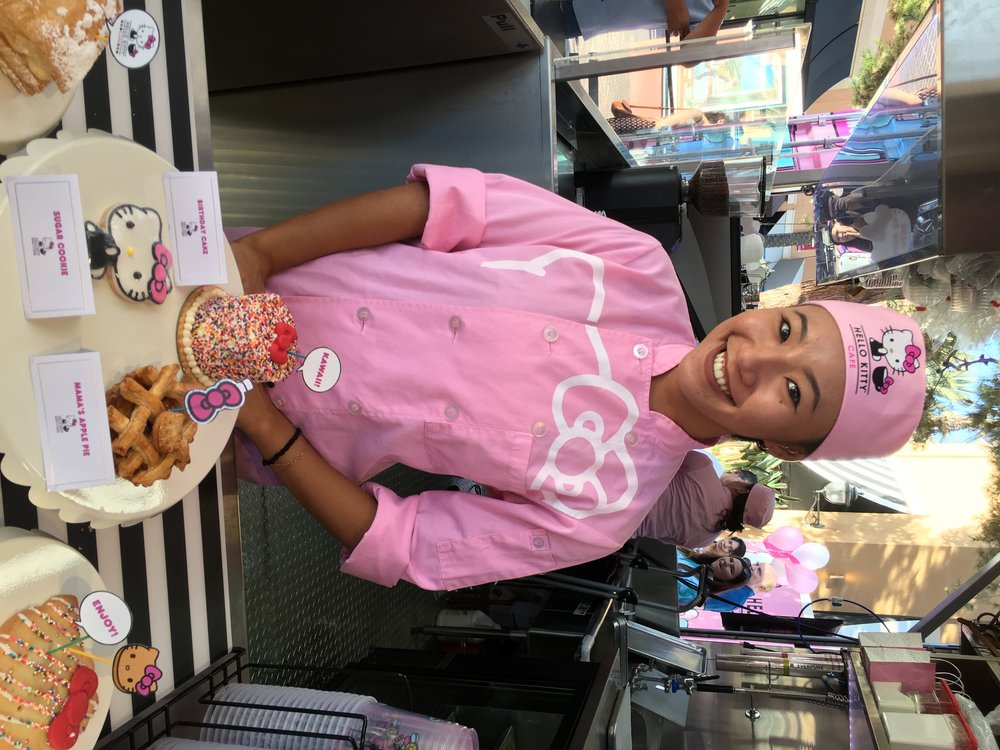 Hello Kitty Pop-Up Cafe Opens in Irvine — KRISTIE HANG