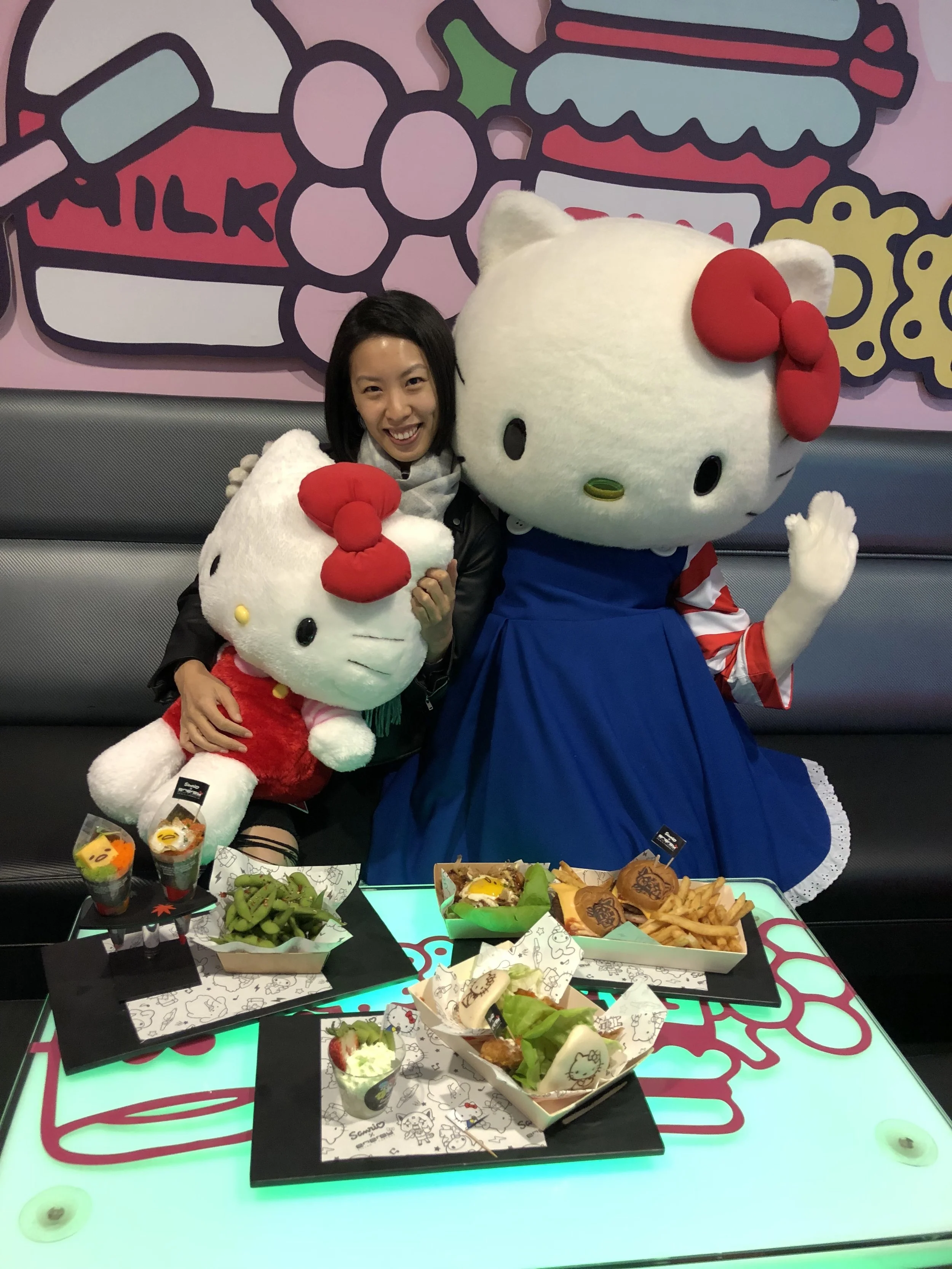 Karaoke and Munch on Hello Kitty Cuteness 